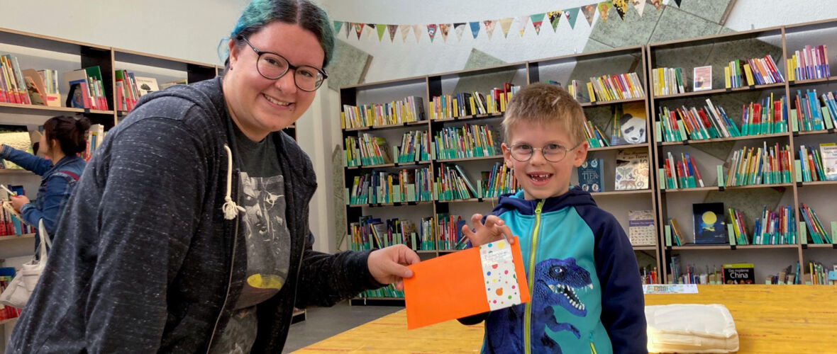 Sommerlesen_Gewinnübergabe_Elias Sommerlesen_Gewinnübergabe_Elias