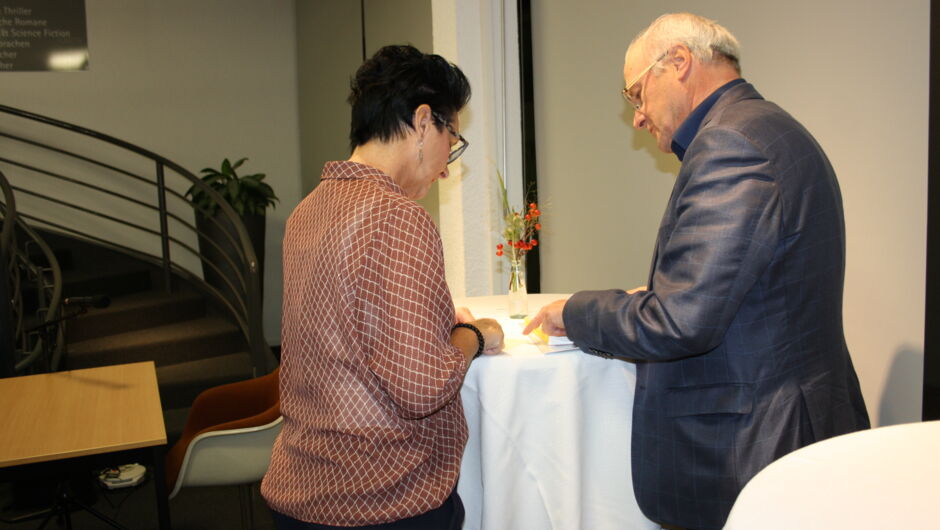 Dr. Haller (15) Dr. Haller (15)