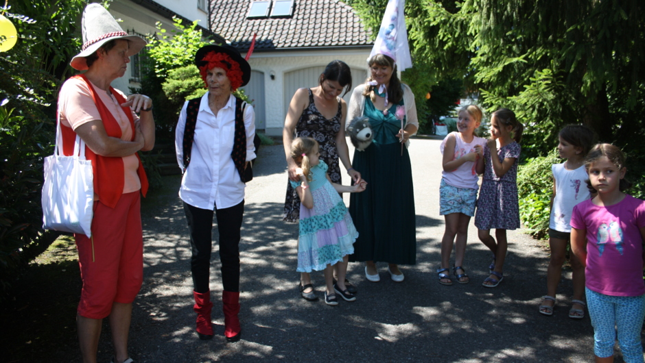 Märchenwald und Rätselwiese (8) Märchenwald und Rätselwiese (8)