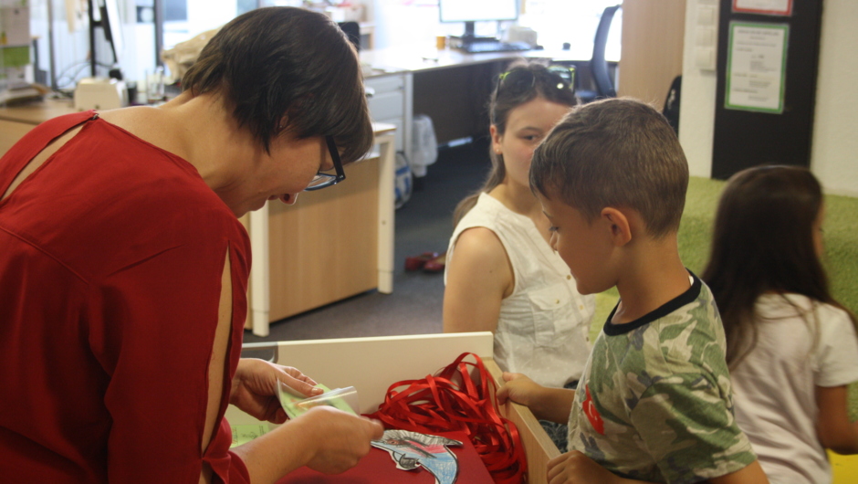 Blumengruppe Abschluss-Bibliotheksbesuch (14)