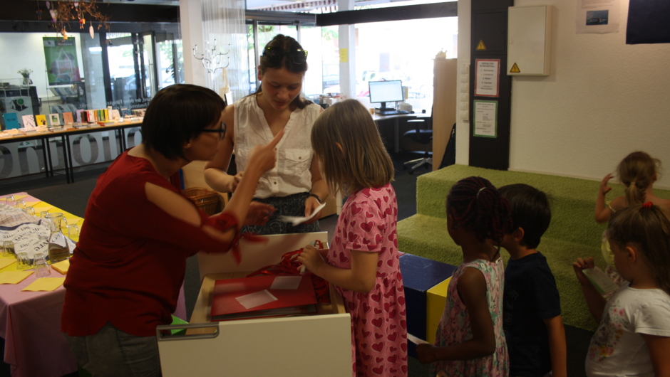 Blumengruppe Abschluss-Bibliotheksbesuch (6)