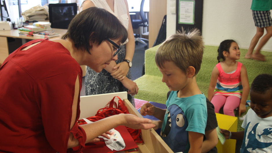 Blumengruppe Abschluss-Bibliotheksbesuch (16)