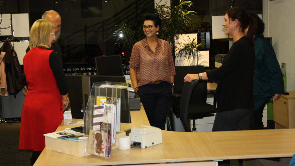 Dr. Haller (3) Dr. Haller (3)